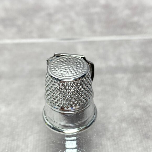 Hood River Oregon Souvenir Thimble With Apple Shield Design - Picture 4 of 8